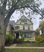 45 St Johns Pl in Buffalo, NY - Building Photo