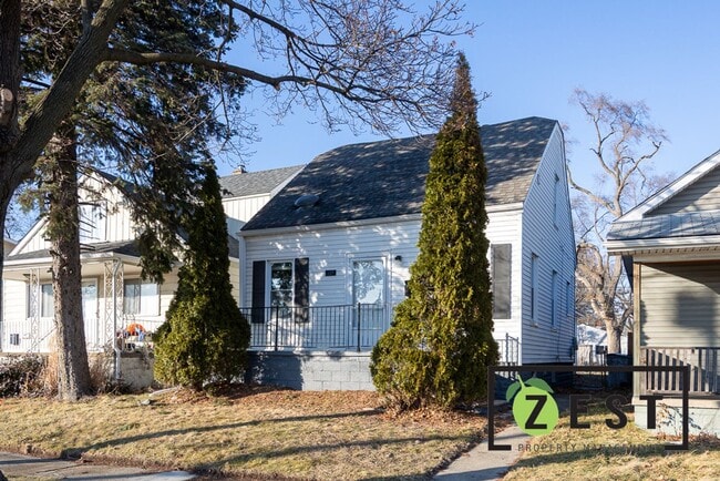 property at 128 W Muir Ave