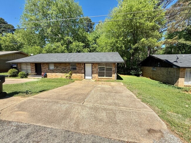 property at 2916 Bernice Dr