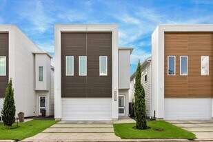 2204 Cortijo Pl in Houston, TX - Building Photo