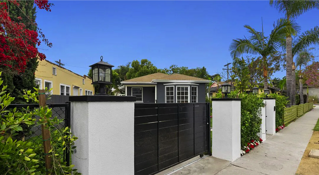 8800 Cattaraugus Ave in Los Angeles, CA - Foto de edificio - Building Photo