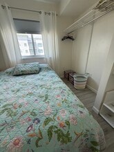 2415 NW 16th Street Rd in Miami, FL - Foto de edificio - Building Photo
