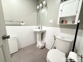 4A Weld Ave, Unit 1 in Boston, MA - Building Photo - Building Photo