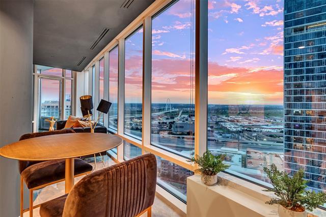 2430 Victory Park in Dallas, TX - Foto de edificio - Building Photo