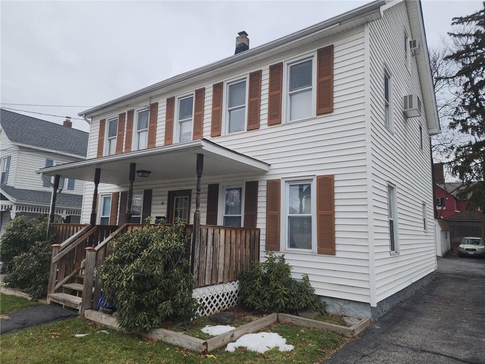 18 Rifton Pl in Walden, NY - Building Photo