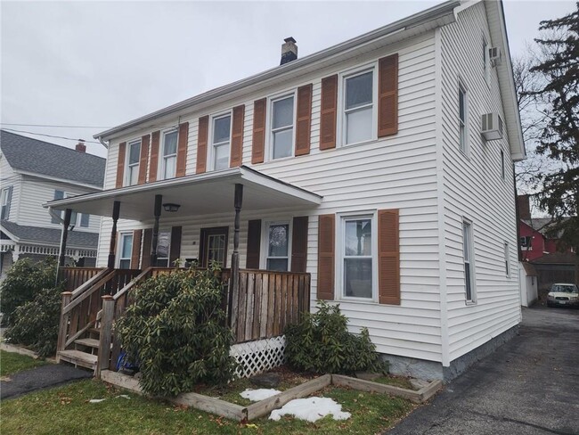 property at 18 Rifton Pl