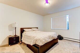 1968 Axtell Dr, Unit 3 in Troy, MI - Foto de edificio - Building Photo