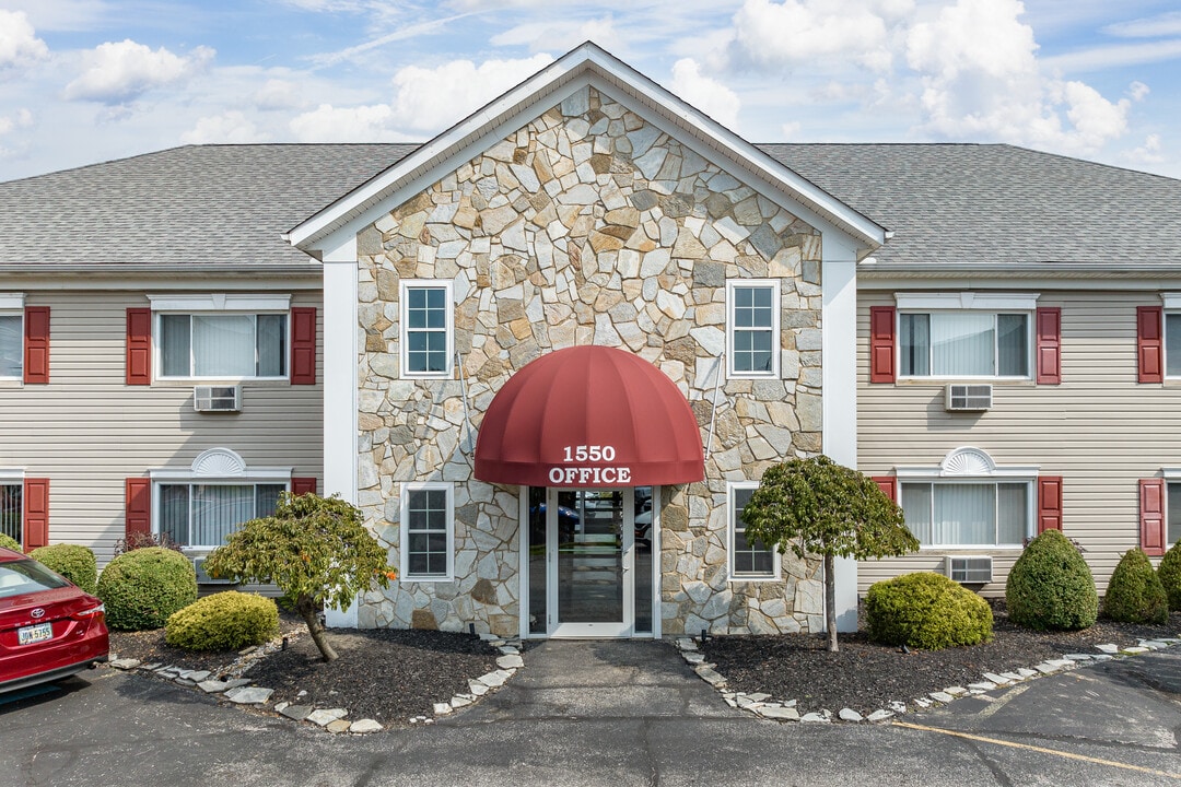 Weeping Cherry Village in Broadview Heights, OH - Foto de edificio