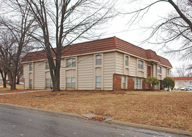 2021 W 27th St in Lawrence, KS - Building Photo - Building Photo