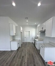 6829 Bellaire Ave in Los Angeles, CA - Building Photo - Building Photo