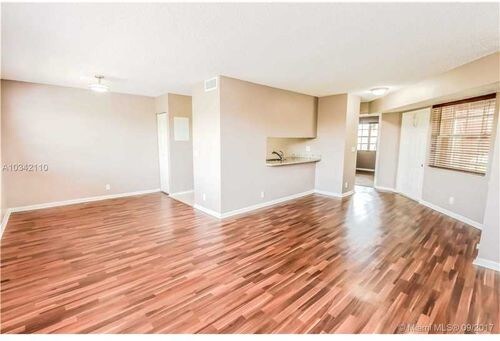 8734 SW 3rd St-Unit -2A in Pembroke Pines, FL - Foto de edificio - Building Photo