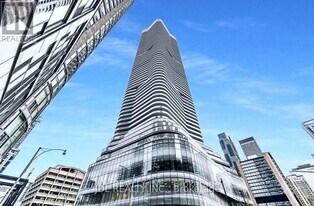 11 Wellesley St W in Toronto, ON - Building Photo