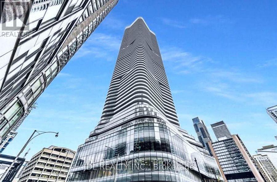 11 Wellesley St W in Toronto, ON - Building Photo