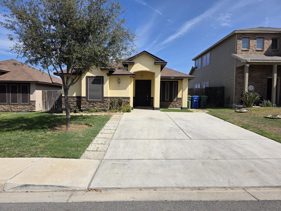 4409 Gloria Dr in Laredo, TX - Foto de edificio