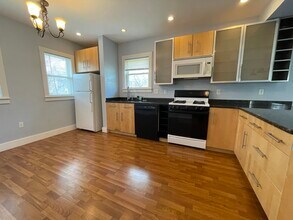 15 Westbourne Rd, Unit 15 in Newton, MA - Building Photo - Building Photo