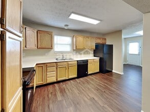 918 Kreider Ct in Trenton, OH - Foto de edificio - Building Photo