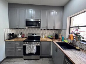 1417 Avon Ln in North Lauderdale, FL - Building Photo - Building Photo