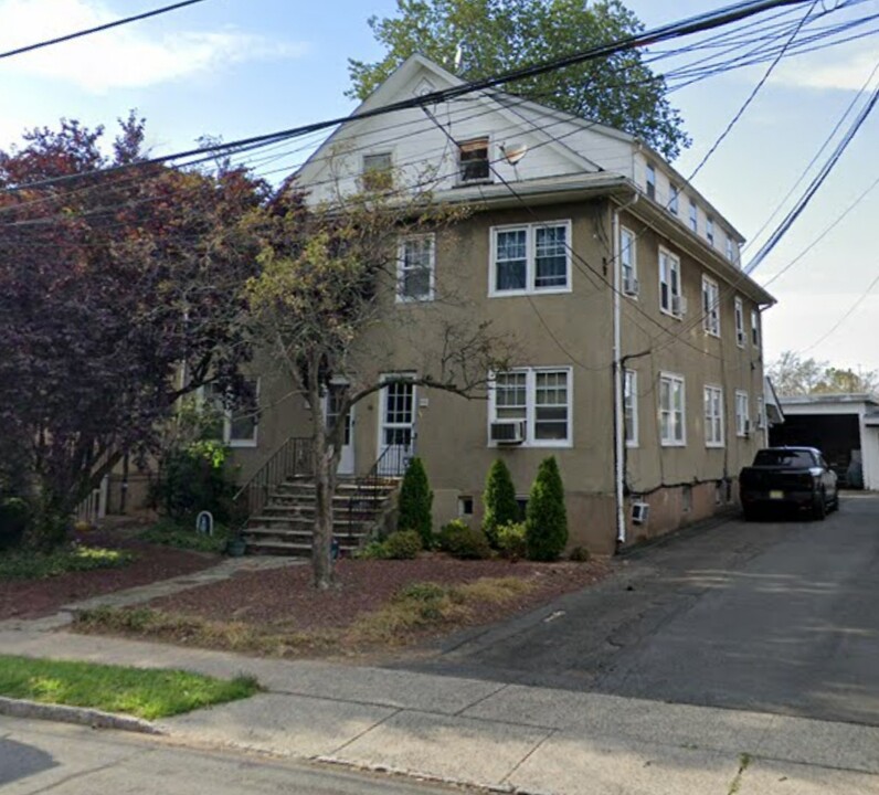 29 Walnut St in Summit, NJ - Building Photo