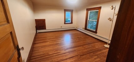 27 Orient St, Unit 2 in St Johnsbury, VT - Building Photo - Building Photo