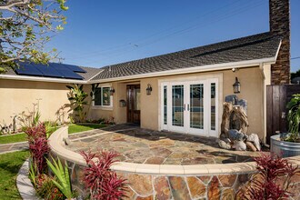 8562 Sandy Hook Dr in Huntington Beach, CA - Building Photo - Building Photo