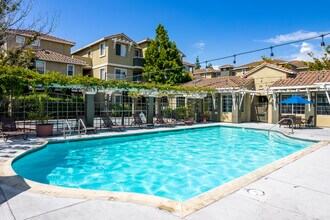 Aviare in Cupertino, CA - Foto de edificio - Building Photo