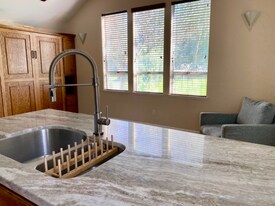 477 E Sacramento Ave in Chico, CA - Building Photo