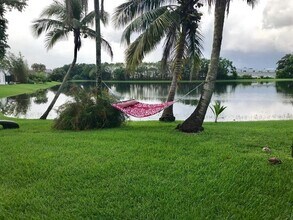 9093 Pine Springs Dr in Boca Raton, FL - Building Photo - Building Photo