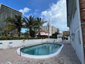 3220 NE 10th St, Unit 4 in Pompano Beach, FL - Building Photo