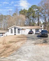 820 Howard Ct SW in Mableton, GA - Building Photo