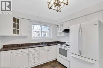 11 Olympic Dr in Kitchener, ON - Building Photo - Building Photo