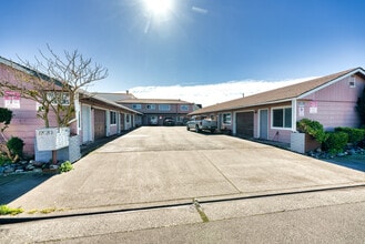 731 9th St in Crescent City, CA - Building Photo - Building Photo