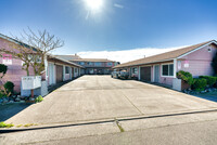 731 9th St in Crescent City, CA - Foto de edificio - Building Photo