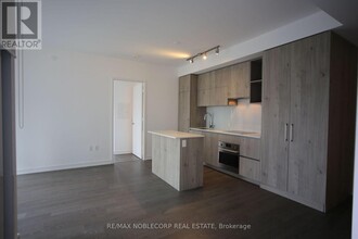 1-4701 Yorkville Ave in Toronto, ON - Building Photo - Building Photo