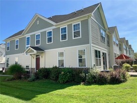 23 Fieldstone Dr in Middletown, NY - Foto de edificio - Building Photo