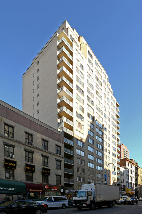 Courtney House in New York, NY - Building Photo