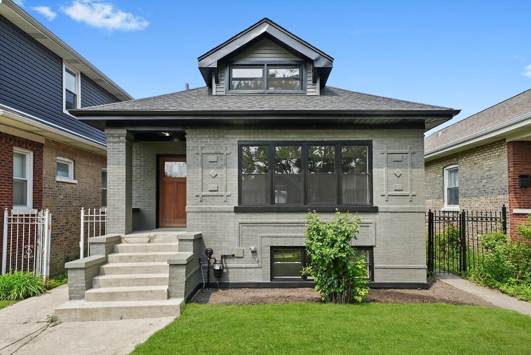 2822 N Keating Ave in Chicago, IL - Building Photo