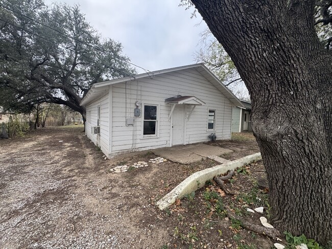 property at 1002 E Pearl St