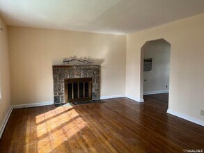 26 Purdue Rd in Glen Cove, NY - Building Photo - Building Photo