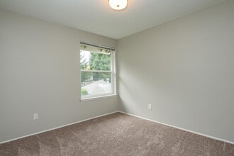 Village at Sunrise in Clackamas, OR - Building Photo - Building Photo