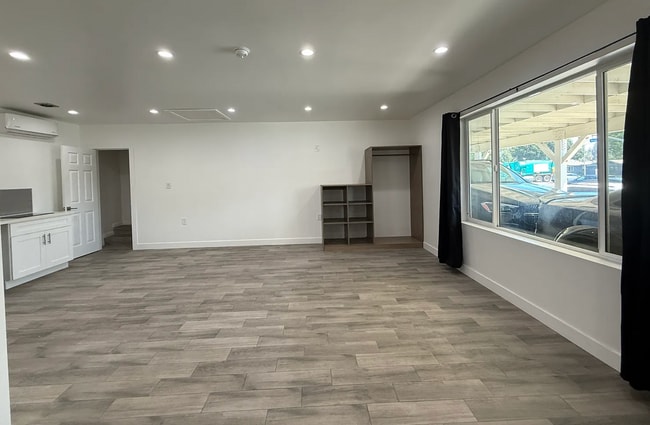 8241 Shoup Ave in Canoga Park, CA - Building Photo - Building Photo