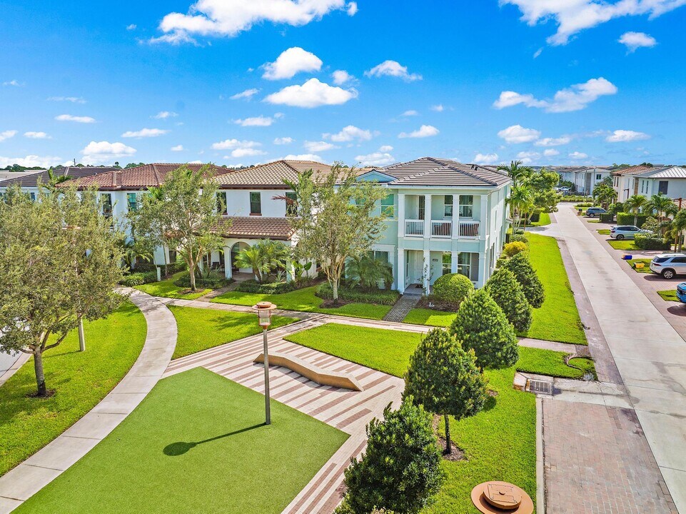 4029 Faraday Wy in Palm Beach Gardens, FL - Foto de edificio