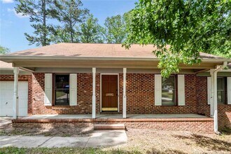 1274 Arailia Dr in Fayetteville, NC - Building Photo - Building Photo