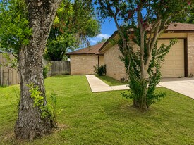 8873 Meadow Trace St in San Antonio, TX - Building Photo