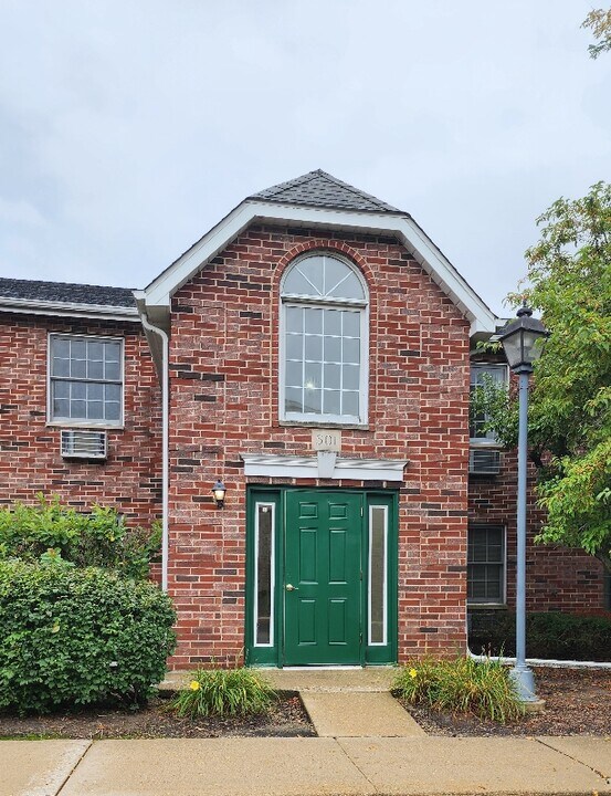 501 Leah Ln in Woodstock, IL - Building Photo