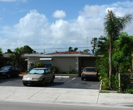 6124 Pembroke Rd in Miramar, FL - Building Photo - Building Photo