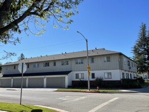 400 Alameda W Ave, Unit B in Burbank, CA - Building Photo - Building Photo