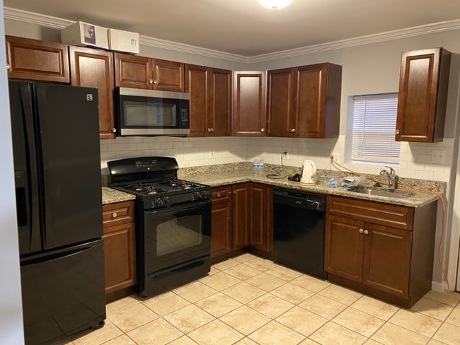 15 Village Rd in Pikesville, MD - Building Photo - Building Photo