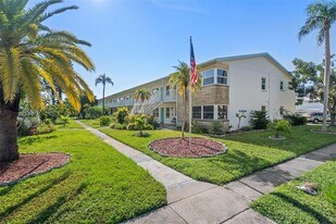 5855 18th St N in St. Petersburg, FL - Building Photo
