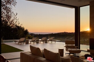 1149 Linda Flora Dr in Los Angeles, CA - Building Photo - Building Photo