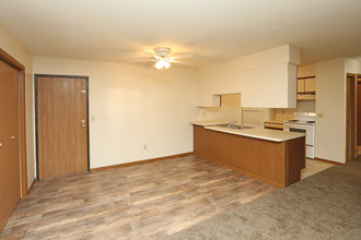 Pine Pointe Apartments in St. Cloud, MN - Building Photo - Interior Photo